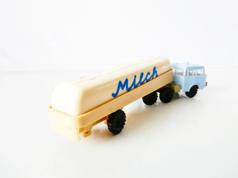 TT Nákladní automobil TATRA 813 66 cisterna Milch PĚKNÝ STAV