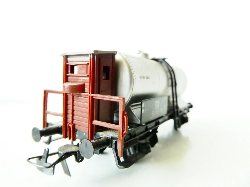 H0 SCHICHT Cisternový vůz DR 52-53-19 s budkou DR PĚKNÝ STAV