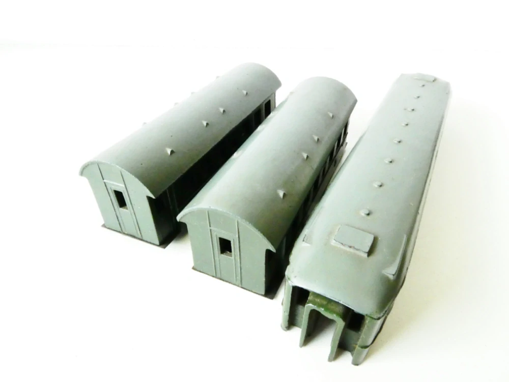 H0 PIKO SET 3 ks Náhradní kastle k osobním vozům ANTIK (2x 2-osý 3. tř., 1x 4-osý 2. a 3. tř.)