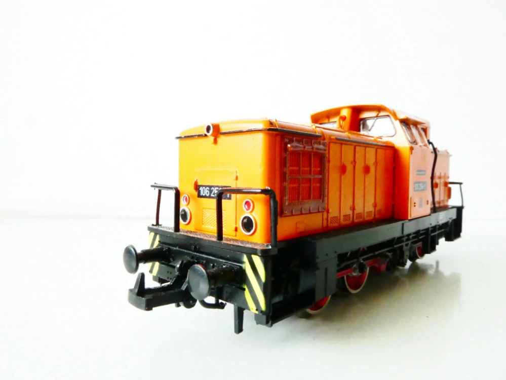 H0 PIKO Dieselová lokomotiva BR 106 256-1 DR TOP STAV