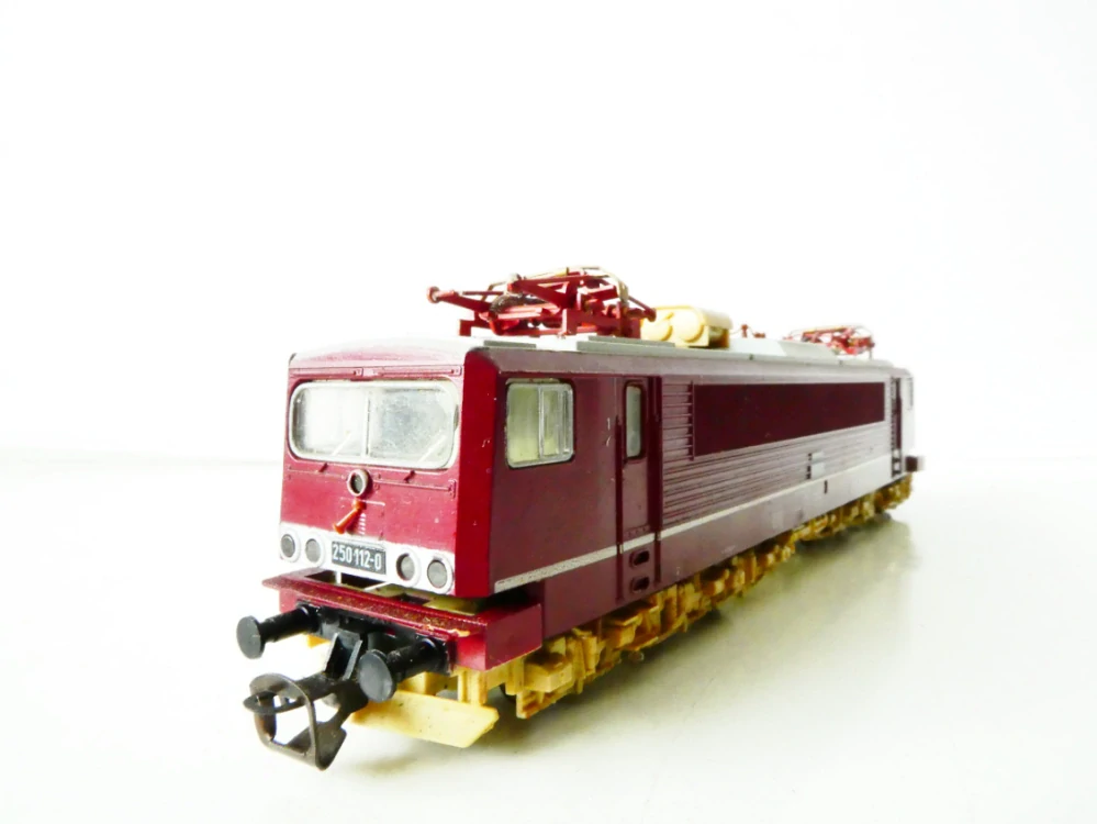 TT BTTB Elektrická lokomotiva BR 250 112-0 DR OSVĚTLENÁ PĚKNÝ STAV v orig. krabičce 