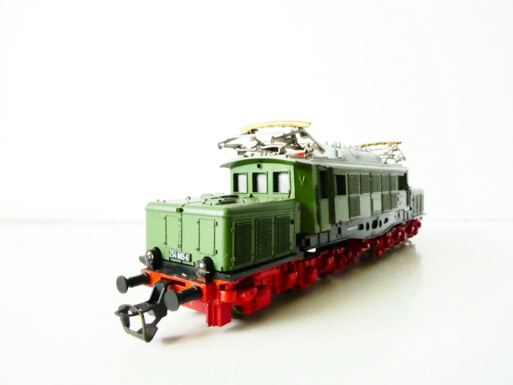 TT BTTB/ZEUKE  Elektrická lokomotiva BR 254 065-6 DR OSVĚTLENÁ TOP STAV v krabičce