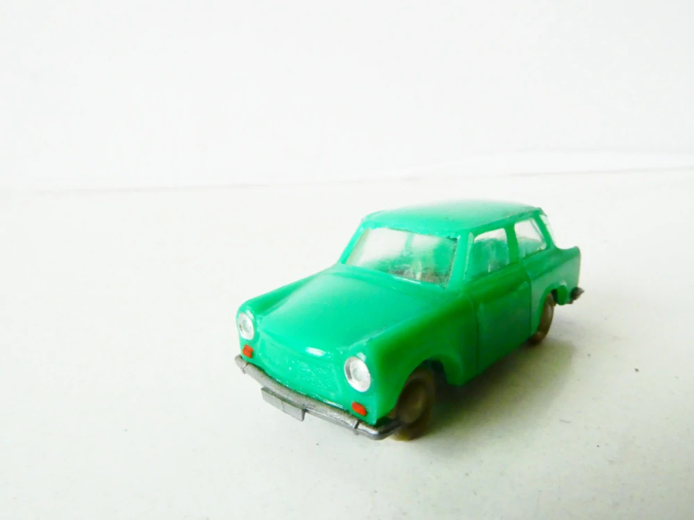 H0 Osobní automobil Trabant 601 zelený PĚKNÝ STAV
