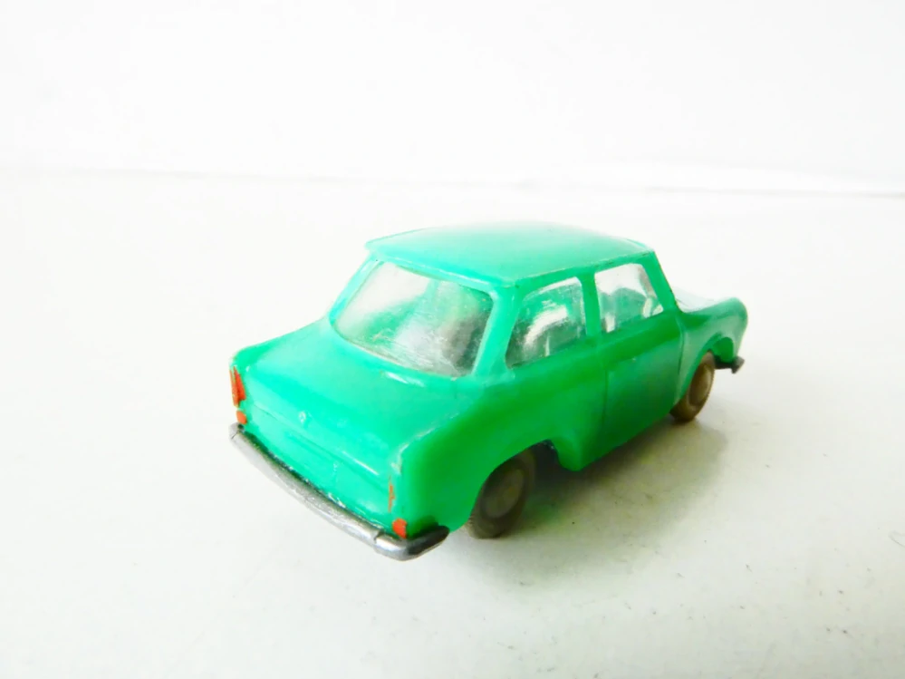 H0 Osobní automobil Trabant 601 zelený PĚKNÝ STAV