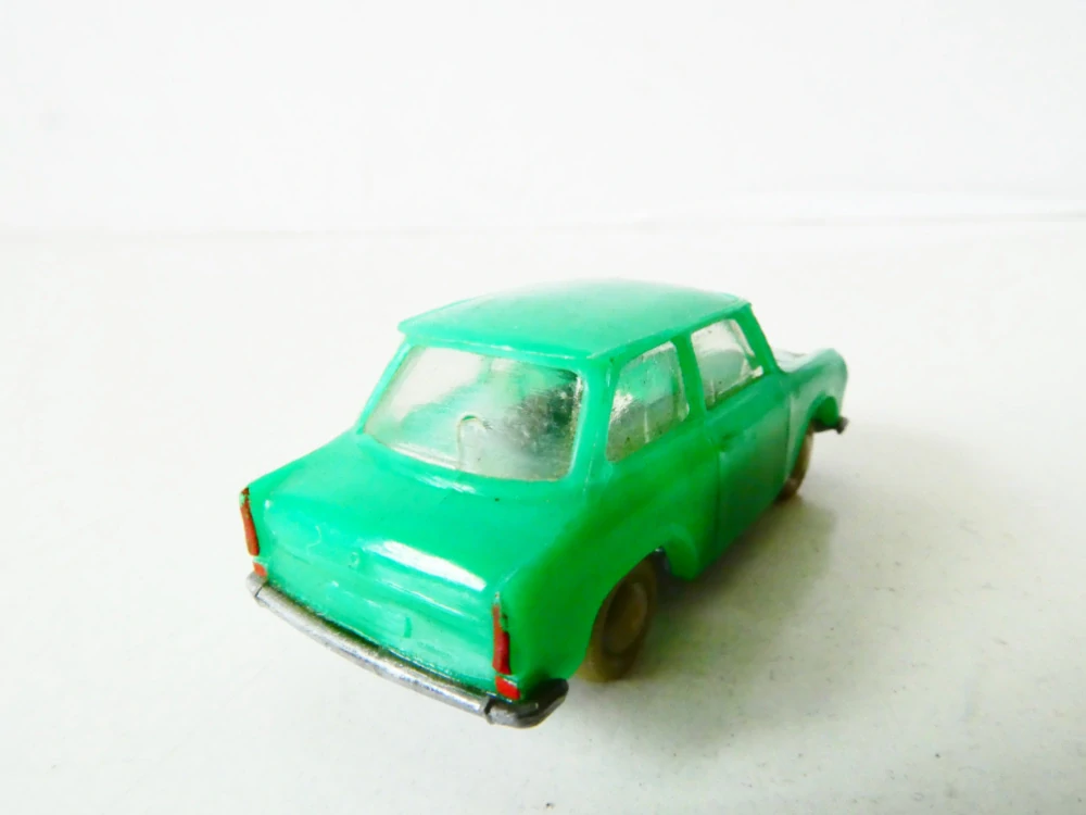 H0 Osobní automobil Trabant 601 zelený PĚKNÝ STAV