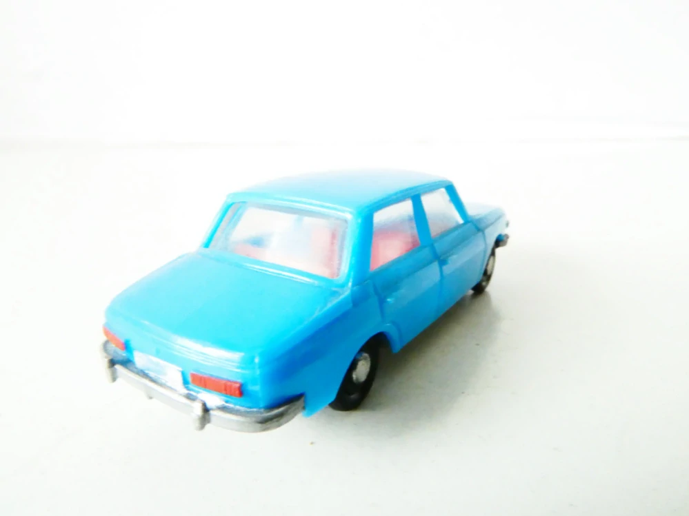 H0 Osobní automobil Wartburg 353 modrá PĚKNÝ STAV
