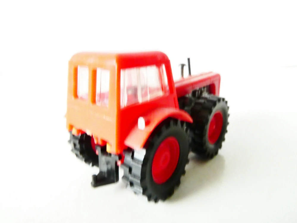 H0 Traktor červený TOP STAV