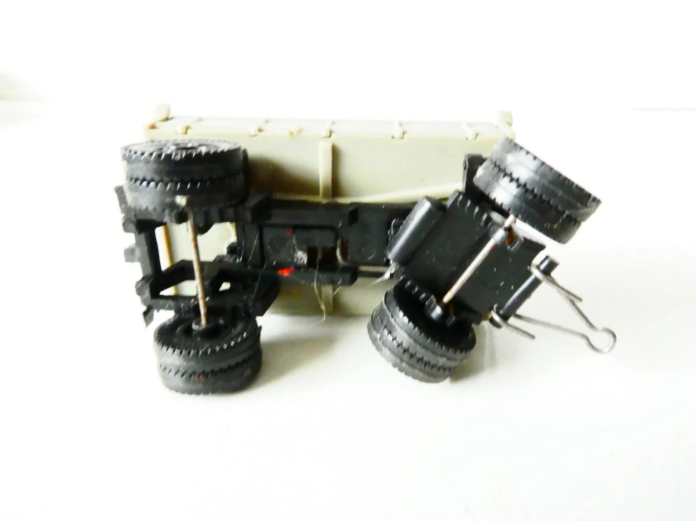 H0 Přívěs za nákladní automobil s bočním výklopným mechanismem PĚKNÝ STAV