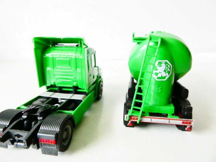 H0 HERPA Nákladní automobil SCANIA - tahač s cisternou HEIDELBERGER ZEMENT TOP STAV