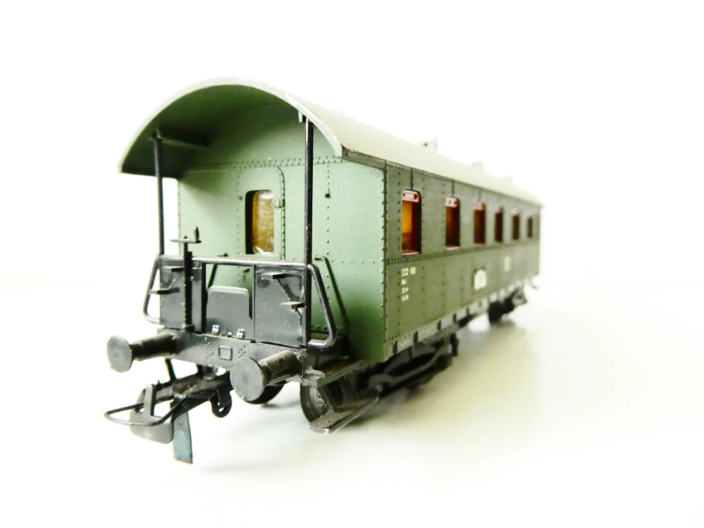 H0 SCHICHT- Osobní vůz 232-501 DR OSVĚTLENÝ a uvnitř cestující TOP STAV
