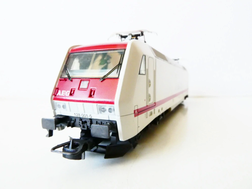 H0 Märklin HANO 38380 Elektrická lokomotiva 12X BR 128 001-2 AEG OSVĚTLENÁ TOP STAV v orig. krabičce s návodem