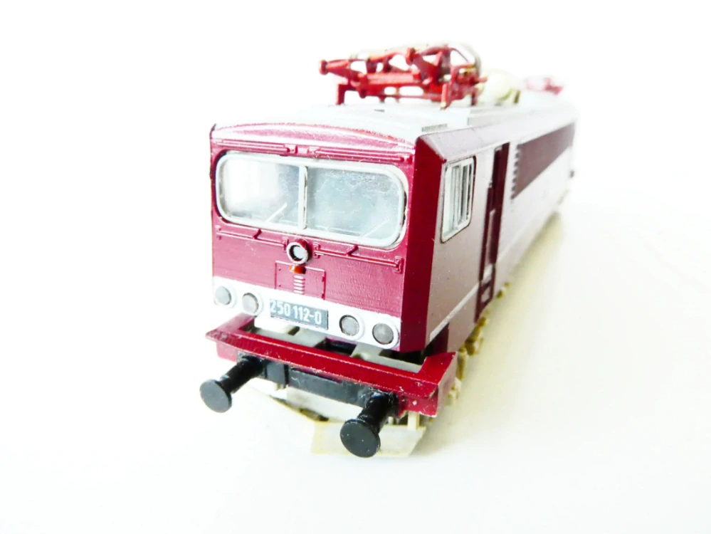 TT BTTB Elektrická lokomotiva BR 250 112-0 DR OSVĚTLENÁ PĚKNÝ STAV v orig. krabičce s průvodním listem
