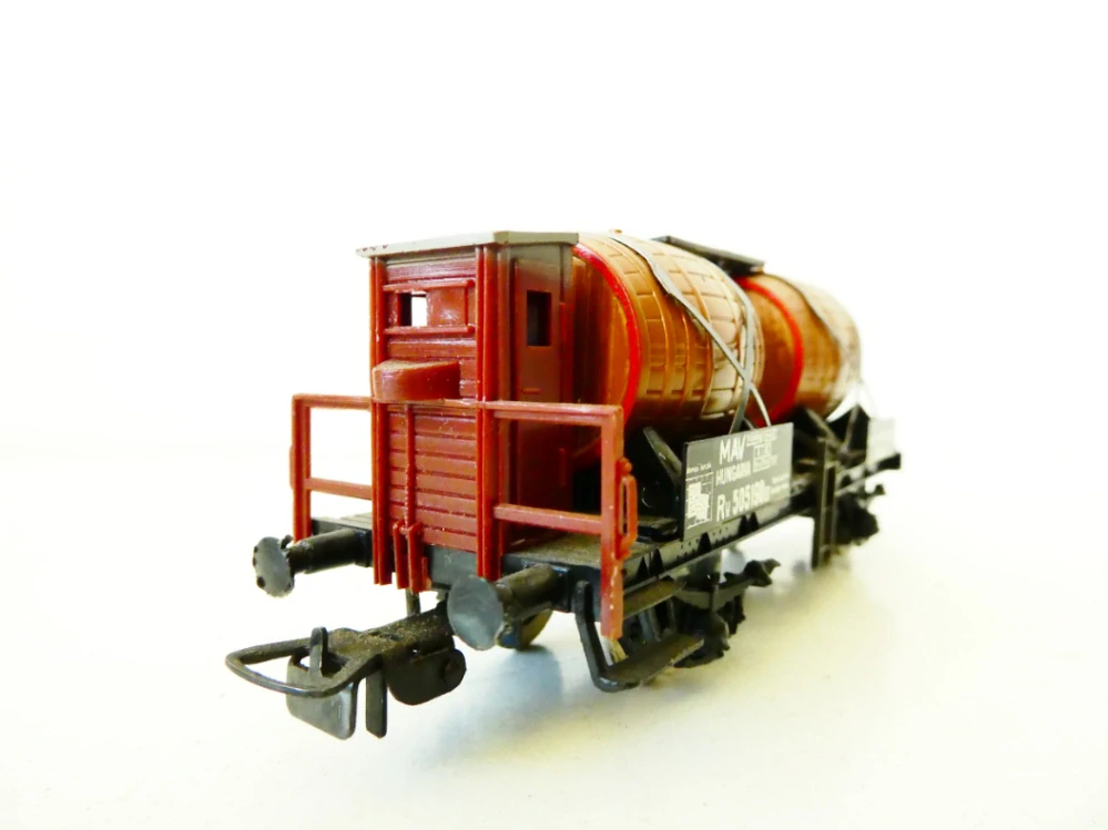 H0 SCHICHT Nákladní vůz na víno 505198 s budkou brzdaře MAV PĚKNÝ STAV