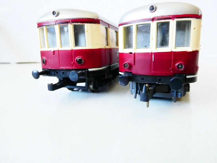 H0 PIKO Motorová souprava 2. a 3. tř. BR 185 + BR 195 (VT 137 058-067 a VS 145 048-080) DRG OSVĚTLENÁ TOP STAV NEPOUŽITÁ v orig. krabici s průvodním listem a doplňky