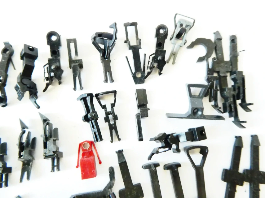 H0 VELKÝ MIX Spřáhlo a náhradní části - vše, co je na foto (cca 40 ks )