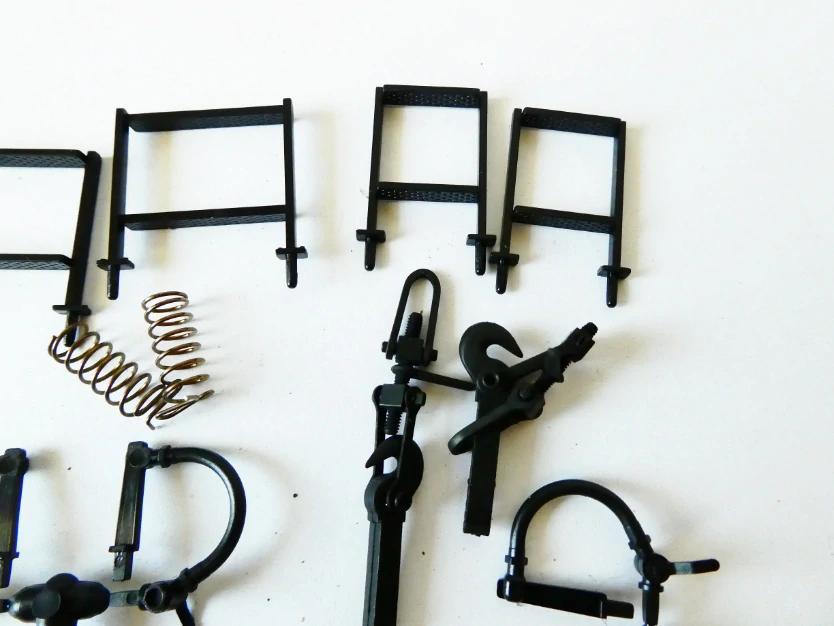 MIX SET Náhradní díly - plast - vše, co je na foto