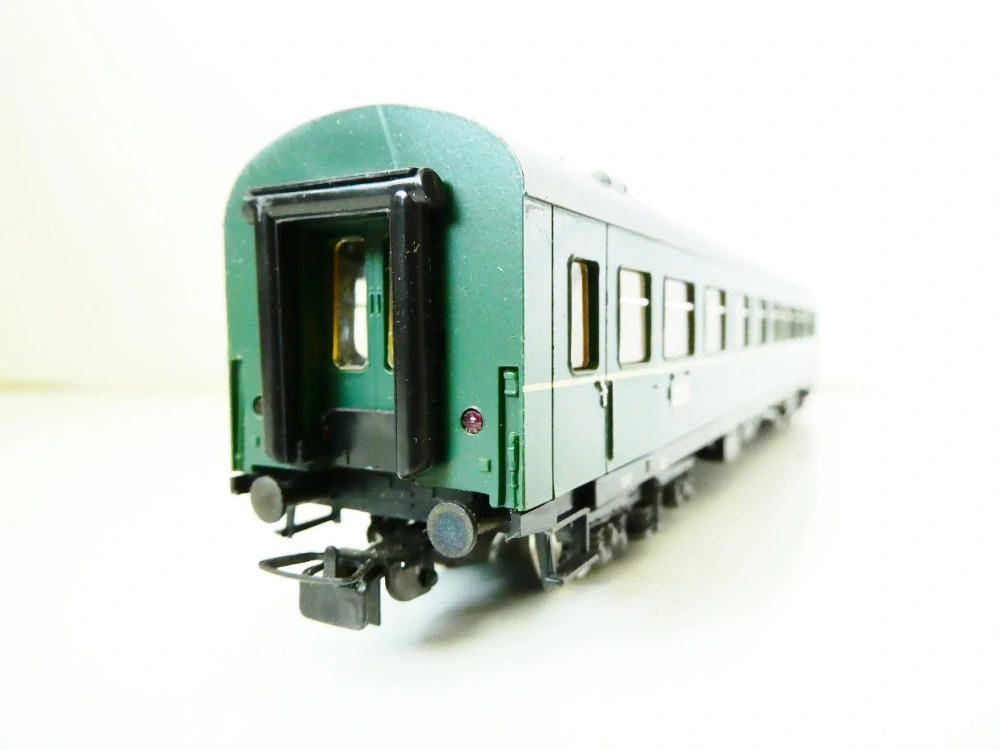 H0 PIKO  Osobní vůz 2. tř.  50 50 29-45 190-0 DR OSVĚTLENÝ PĚKNÝ STAV