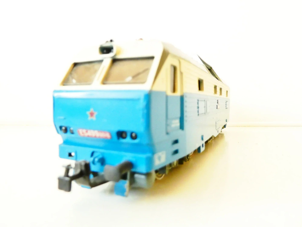 H0 PIKO Elektrická lokomotiva ES499 0010 ČSD OSVĚTLENÁ NA SERVIS (lokomotiva jede)