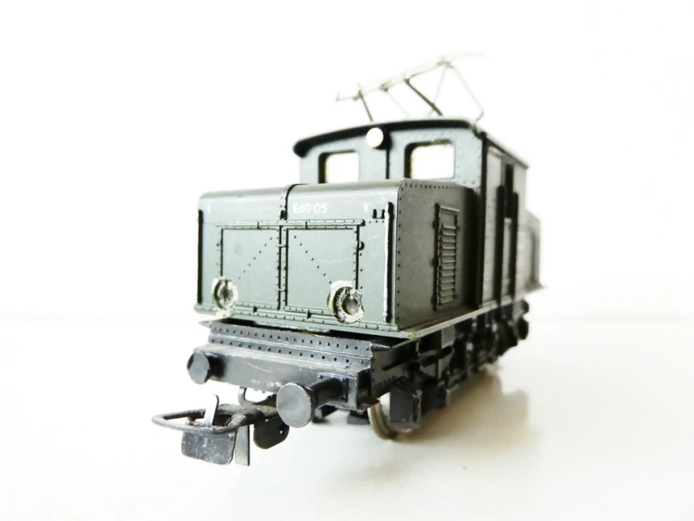 H0 PIKO Elektrická lokomotiva E69 05 DR