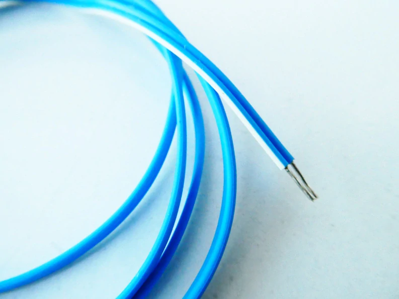 Připojovací kablík s pinovým konektorem 90 cm