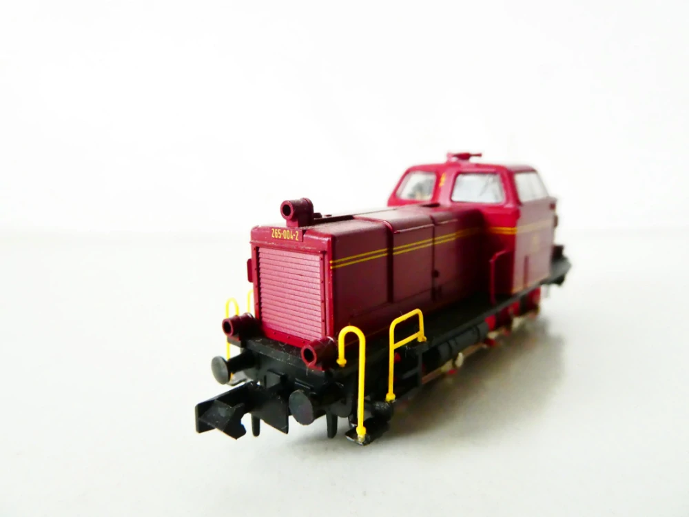 N ARNOLD 5702 Dieselová lokomotiva BR 265 004-2 DB v krabičce OSVĚTLENÁ