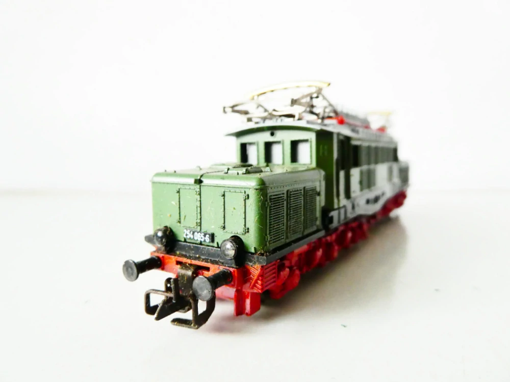 TT BTTB/ZEUKE Elektrická lokomotiva BR 254 065-6 DR OSVĚTLENÁ PĚKNÝ STAV v krabičce