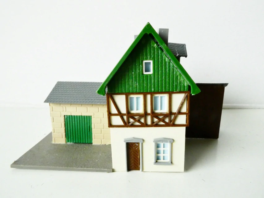 TT Hrázděný patrový dům s garáží a kůlnou