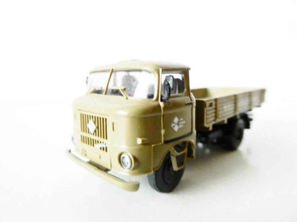 H0 Nákladní automobil IFA W 50L - valník SCHNELL UND BEQUEM PĚKNÝ STAV