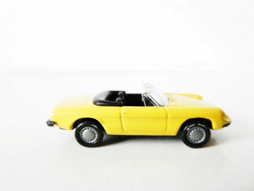 H0 Osobní automobil Cabriolet žlutý