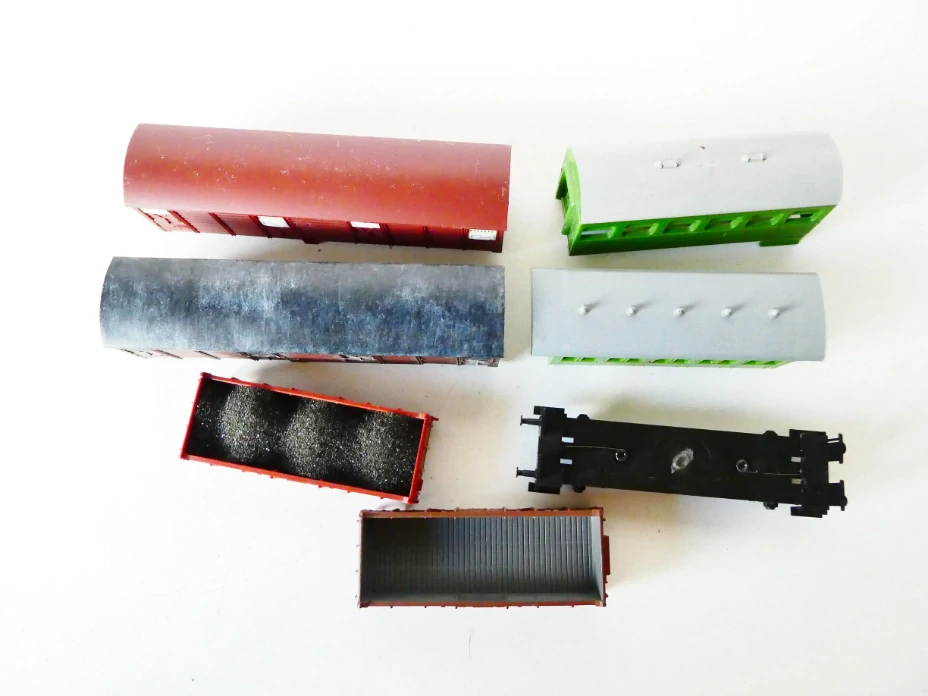 TT BTTB MIX SET 7 ks Náhradní kastle a podvozek k vozům (vše, co je na foto)