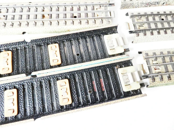 H0 Märklin SET 7 ks Kolej přímá starší výroby s kovovým plechovým podložím (tříkolejnicový systém)