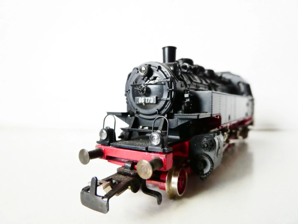 H0 MÄRKLIN Parní lokomotiva BR 86 172 DR OSVĚTLENÁ PĚKNÝ STAV