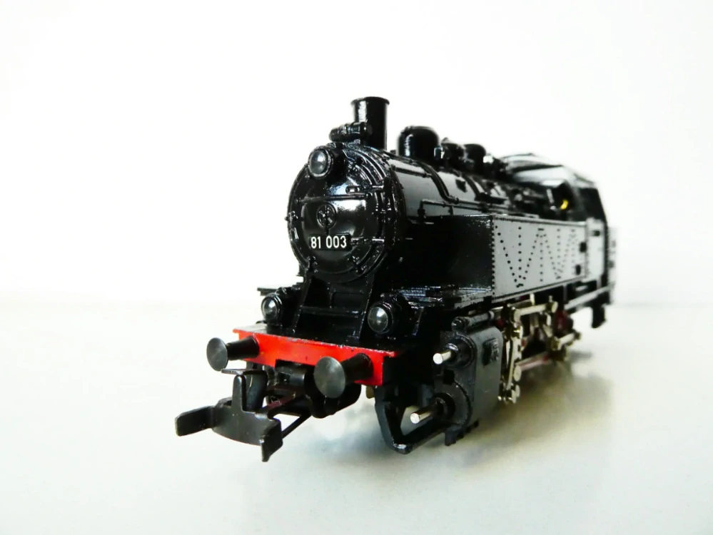 H0 MÄRKLIN Parní lokomotiva BR 81 003 DR OSVĚTLENÁ PĚKNÝ STAV