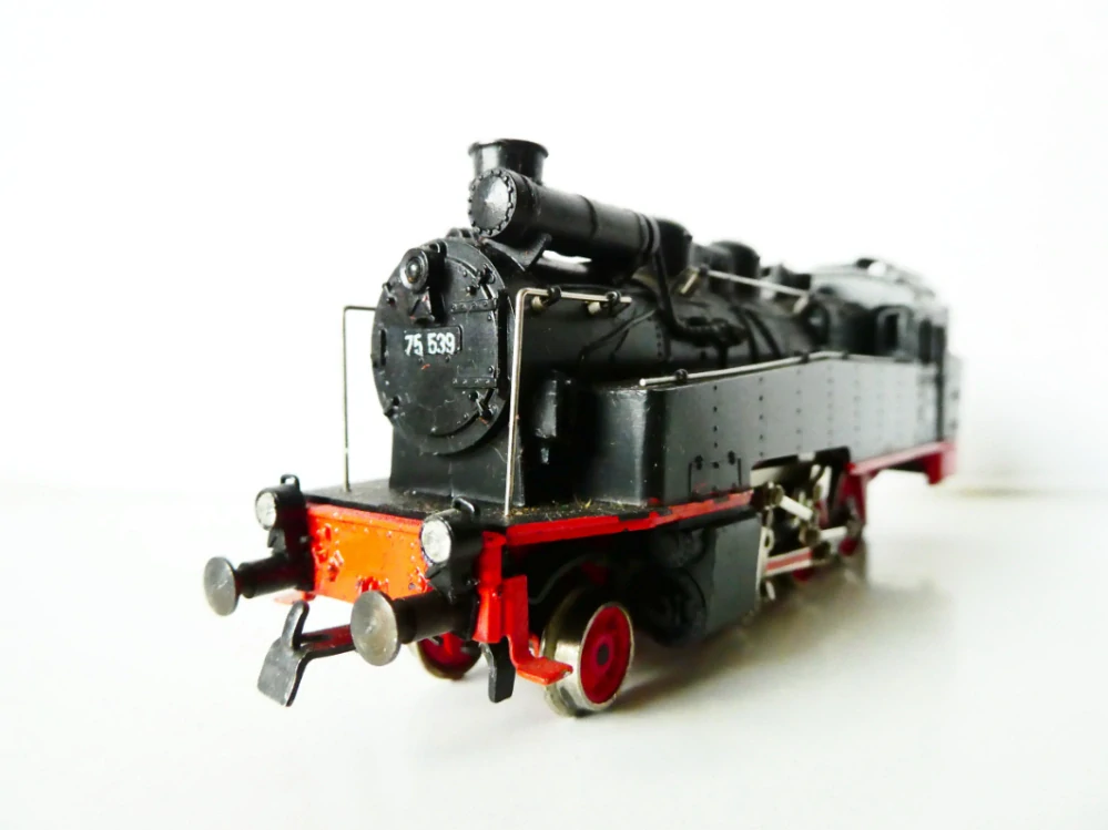 H0 GÜTZOLD Parní lokomotiva BR 75 539 DR OSVĚTLENÁ 