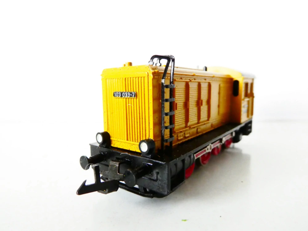 TT ZEUKE Dieselová lokomotiva BR 103 033-7 DR PĚKNÝ STAV