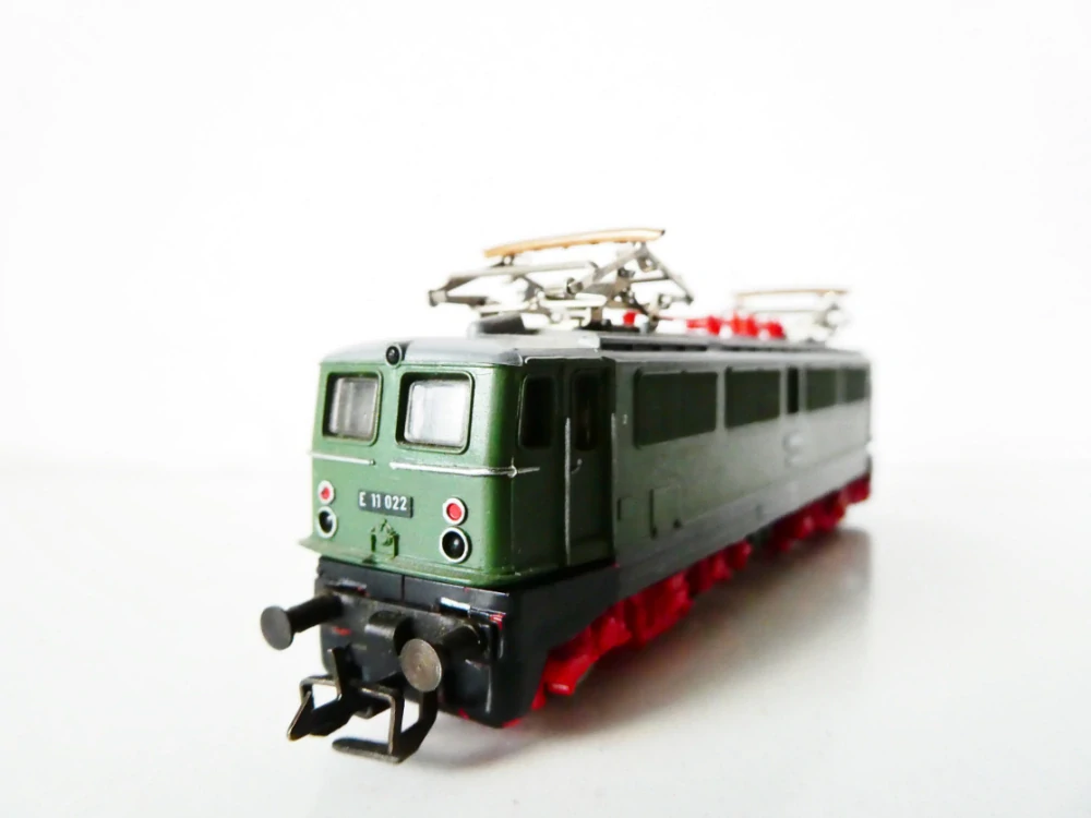 TT ZEUKE  Elektrická lokomotiva E 11 022 DR OSVĚTLENÁ PĚKNÝ STAV