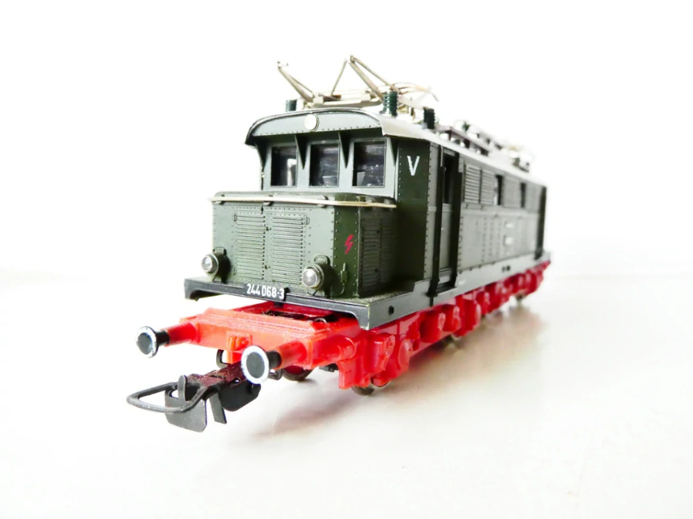 H0 PIKO Elektrická lokomotiva BR 244 068-3 DR OSVĚTLENÁ TOP STAV 