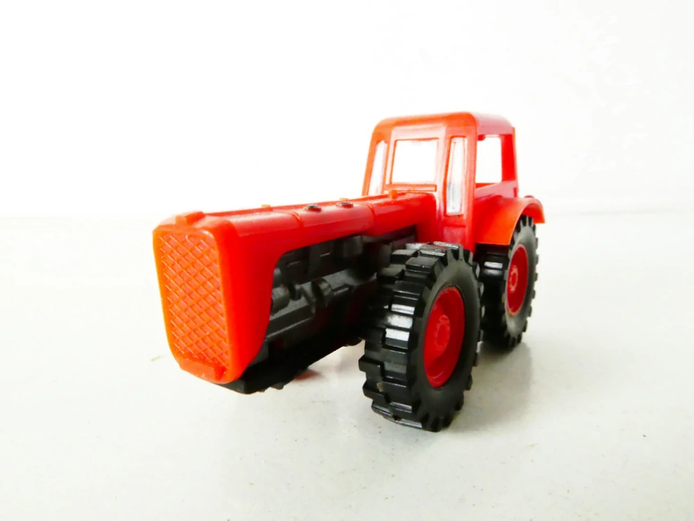 H0 Traktor červený PĚKNÝ STAV