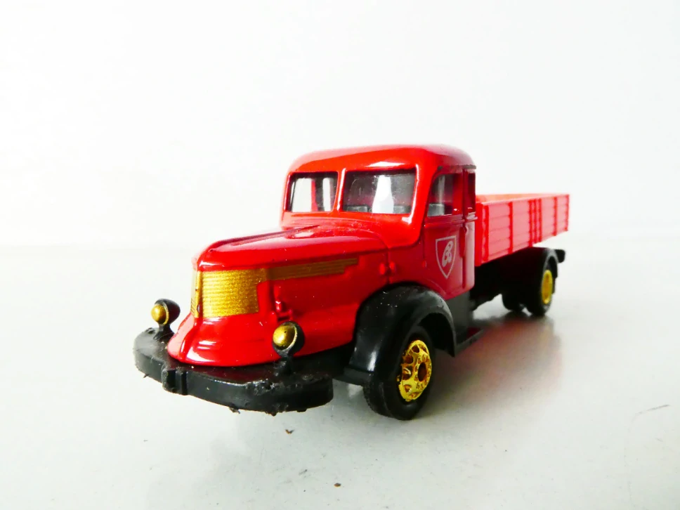 H0 Nákladní automobil červený - valník