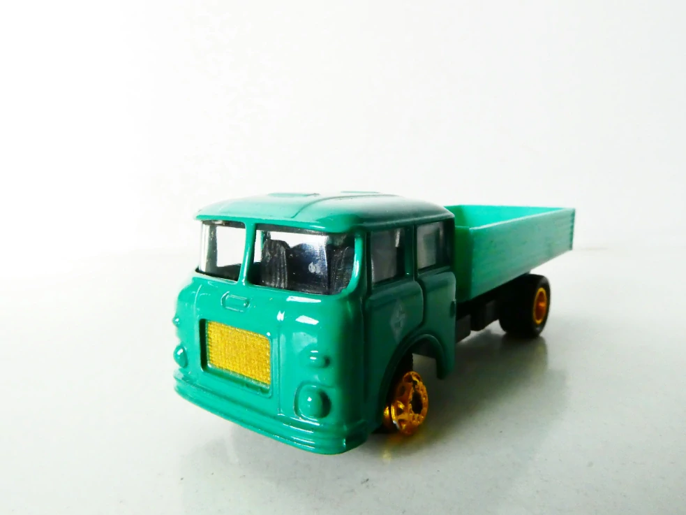 H0 Nákladní automobil zelený - valník