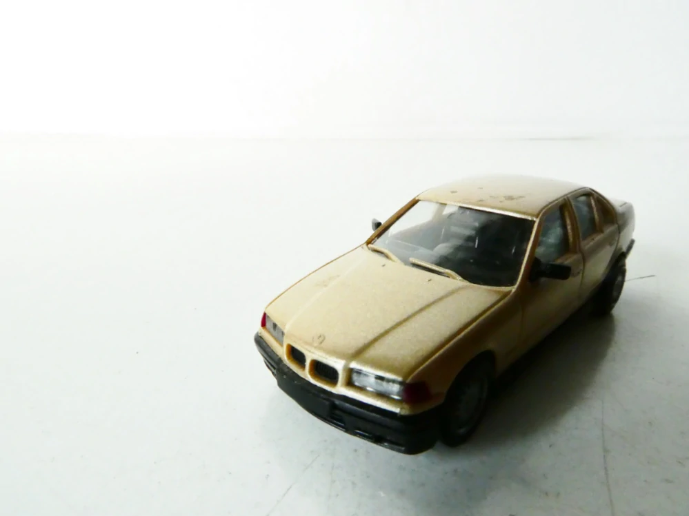 H0 HERPA Osobní automobil BMW 325i zlatý