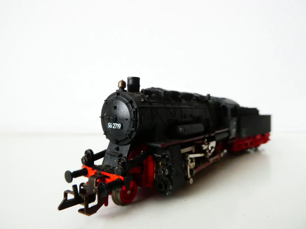 TT ZEUKE Parní lokomotiva BR 56 2719 DR OSVĚTLENÁ PĚKNÝ STAV v krabičce
