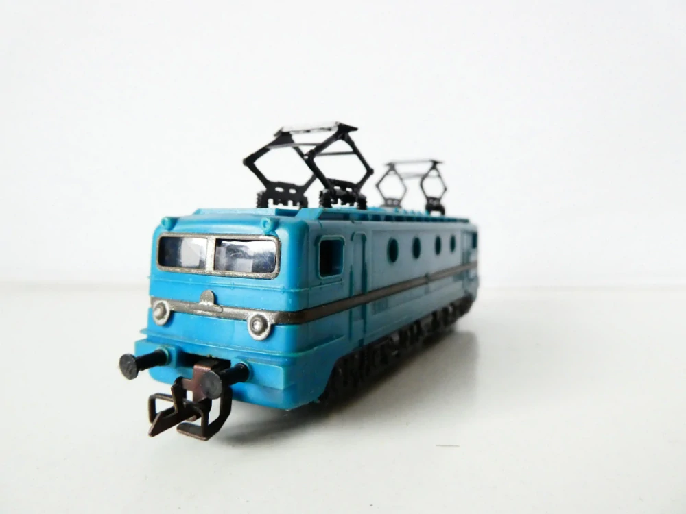 TT ZEUKE Elektrická lokomotiva CC-7139 SNCF NA SERVIS (ZASTAVUJE, CUKÁ)