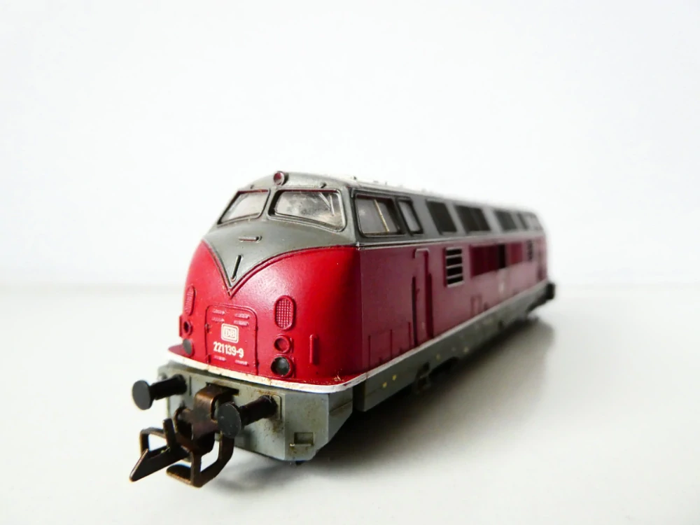TT ZEUKE Dieselová lokomotiva BR 221 139-9 DB OSĚTLENÁ NA SERVIS (jede špatně, špatné bandáže)