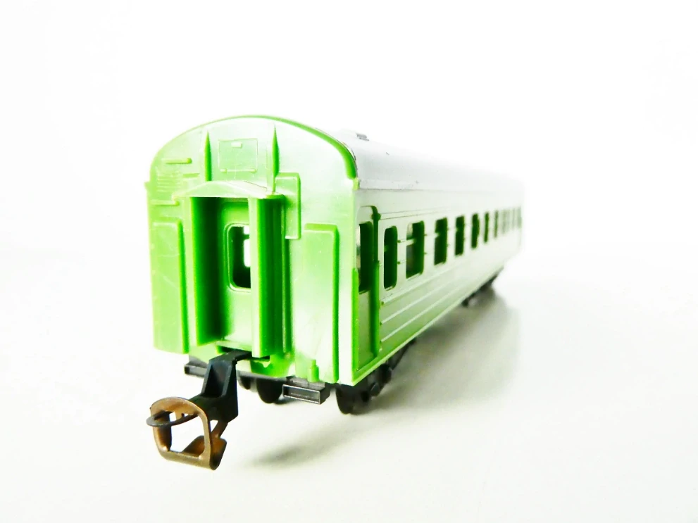 TT BTTB Osobní vůz zelený 4-osý bez značení kratší verze PĚKNÝ STAV 