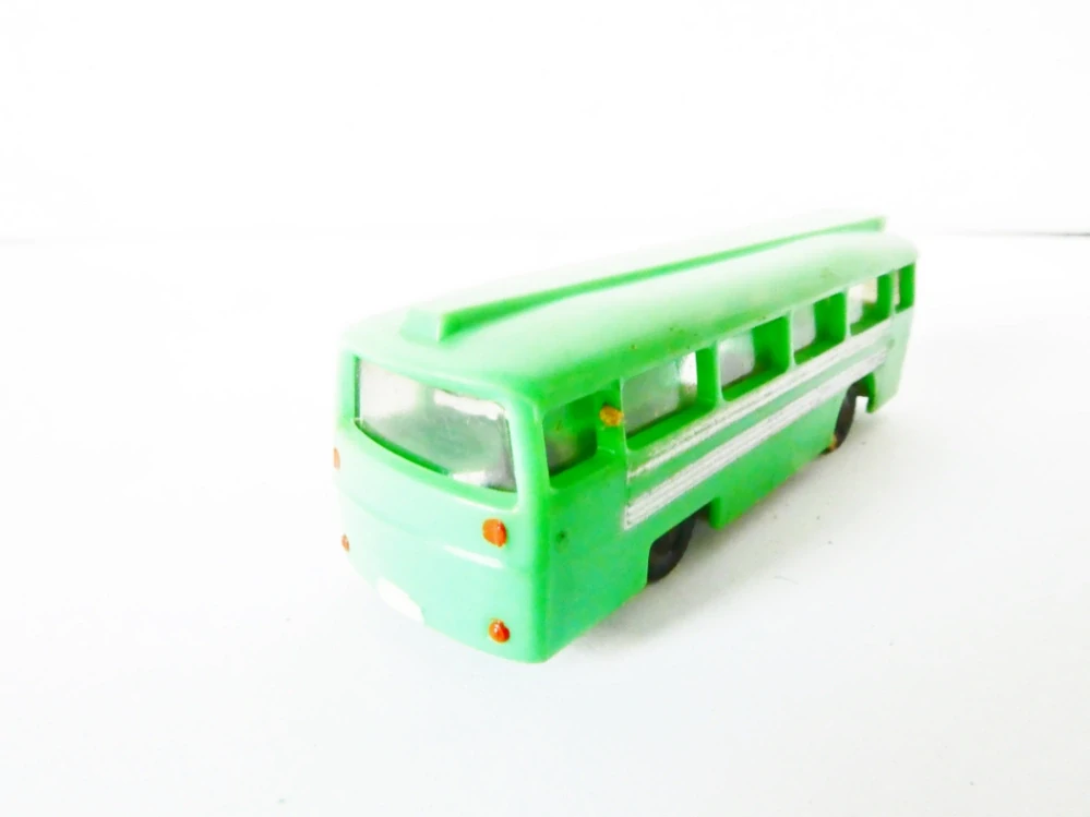 N Autobus zelený