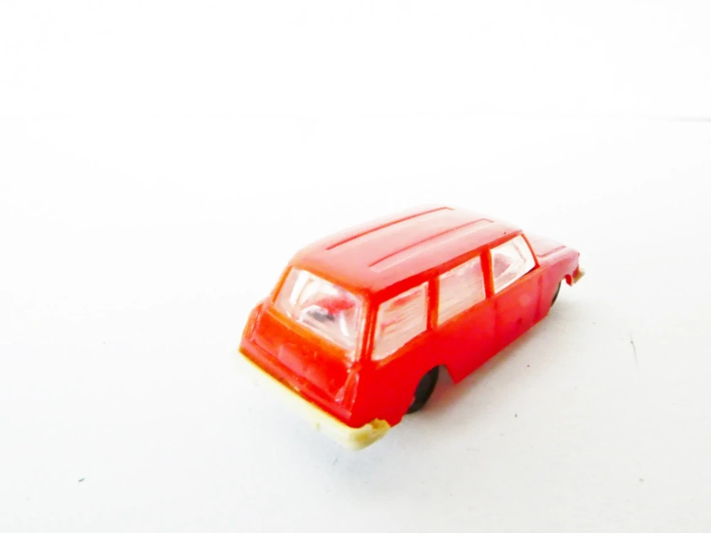 TT Osobní automobil LADA KOMBI červený PĚKNÝ STAV