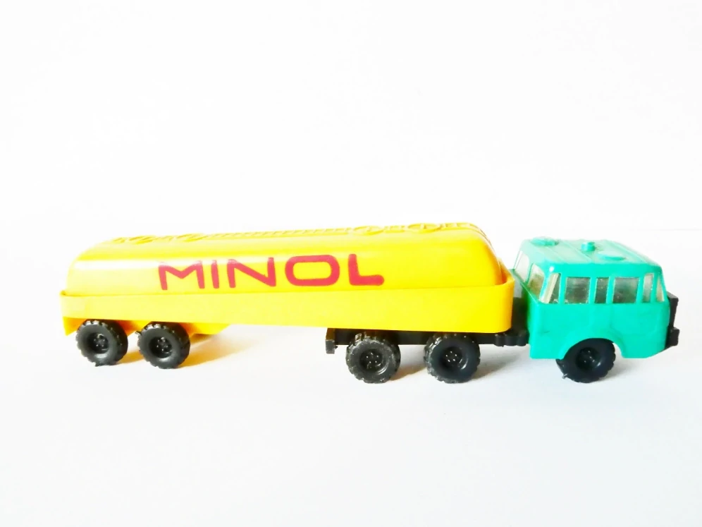 TT Nákladní automobil TATRA 813 66 cisterna MINOL