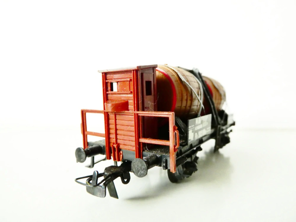 H0 SCHICHT Nákladní vůz na víno 505198 s budkou brzdaře MAV PĚKNÝ STAV