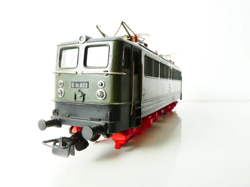 H0 PIKO Elektrická lokomotiva E 11 022 DR DR OSVĚTLENÁ